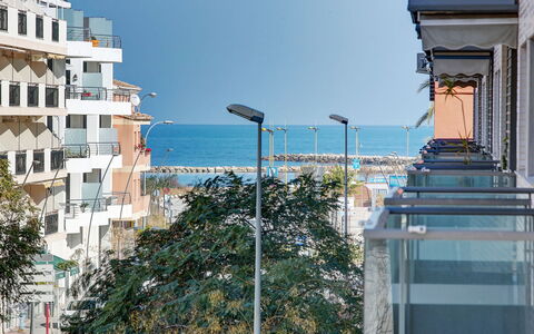 Marina Raset: Cielo, Edificio, Luz De La Calle, Ventana, Árbol, Bloque De Pisos, Diseño Urbano, Barrio Residencial, Condominio, Barrio
