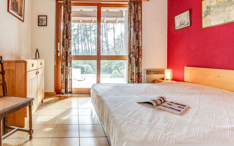 Orée des Greens: Habitación, Mueble, Propiedad, Habitación, Cama, Diseño De Interiores, Edificio, Marco De La Cama, Sábana, Pared