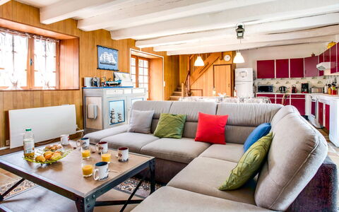 Les Figuiers: Sala, Habitación, Mueble, Diseño De Interiores, Propiedad, Edificio, Casa, Casa, Mesa, Mesa De Café