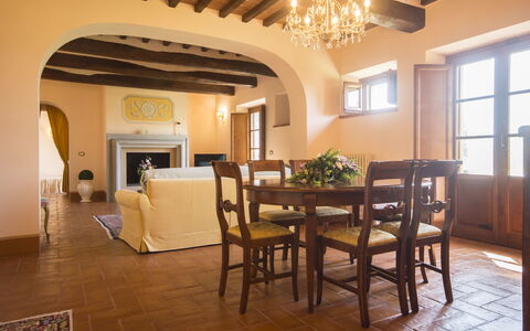 Villa Il Sasso: Habitación, Propiedad, Edificio, Diseño De Interiores, Mueble, Comedor, Techo, Suelo, Bienes Raíces, Vestíbulo
