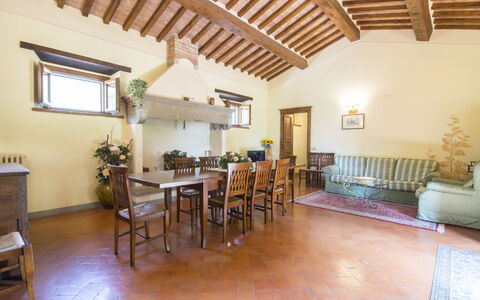 Villa Il Sasso: Propiedad, Edificio, Habitación, Techo, Bienes Raíces, Casa, Mueble, Suelo, Diseño De Interiores, Casa