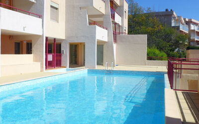 Le Lavandou 320: Propiedad, Piscina, Edificio, Casa, Bienes Raíces, Departamento, Barrio Residencial, Casa, Ocio, Condominio
