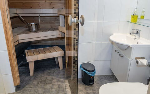 Ruka Snow and Sun 2: Piso, Madera, Suelo, Diseño De Interiores, Arreglo De Tubería, Habitación, Plomería, Baño, Loseta, Lavabo
