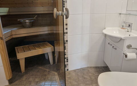 Ruka Snow and Sun 4: Piso, Suelo, Baño, Arreglo De Tubería, Madera, Diseño De Interiores, Loseta, Plomería, Habitación, Baño
