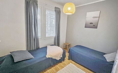 Lupporanta: Suelo, Piso, Diseño De Interiores, Habitación, Cama, Mueble, Pared, Madera, Sábana, Habitación