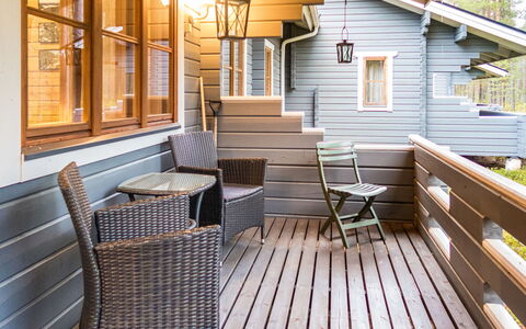 Purnukylä 6: Madera, Piso, Suelo, Diseño De Interiores, Suelos De Madera, Casa, Madera Dura, Manchas De Madera, Tablón, Techo