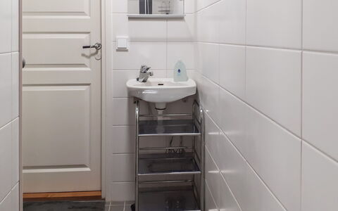 Kaukosaaren Ahonlaita: Piso, Suelo, Diseño De Interiores, Arreglo De Tubería, Loseta, Habitación, Plomería, Baño, Grifo