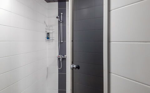 Kaukosaaren Ahonlaita: Piso, Baño, Arreglo De Tubería, Suelo, Diseño De Interiores, Loseta, Plomería, Baño, Vaso