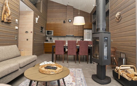 Rukanlilja: Piso, Diseño De Interiores, Madera, Mueble, Suelo, Techo, Sala, Sofá, Habitación, Casa