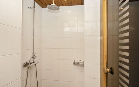 Rukanlilja: Pared, Baño, Piso, Arreglo De Tubería, Madera, Diseño De Interiores, Suelo, Alcachofa De La Ducha, Ducha, Plomería