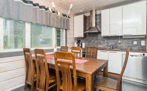 Rukanloisto B: Mueble, Diseño De Interiores, Piso, Madera, Techo, Suelo, Lámpara, Silla, Mostrador, Cocina