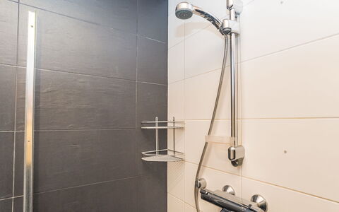 Rukanloisto B: Arreglo De Tubería, Alcachofa De La Ducha, Baño, Piso, Ducha, Barra De La Ducha, Panel De Ducha, Plomería, Loseta