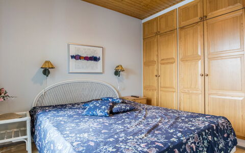 Palokärki: Mueble, Cama, Diseño De Interiores, Habitación, Lecho, Sábana, Madera, Piso, Suelo, Habitación