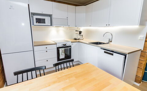 Pelkkaveska: Cocina, Aparato De Cocina, Piso, Diseño De Interiores, Mostrador, Mueble, Madera, Electrodoméstico, Gabinetes, Suelo