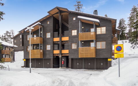 Karhunvartijan Linna B14: Fachada, Barrio Residencial, Departamento, Diseño Urbano, Vía Muerta, Condominio, Congelación