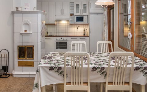 Karhunvartijan Linna B14: Mueble, Diseño De Interiores, Piso, Madera, Suelo, Techo, Cocina, Habitación, Lámpara, Encendiendo