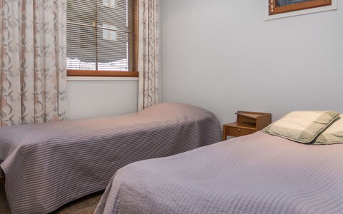 Karhunvartijan Linna B14: Cama, Habitación, Mueble, Suelo, Madera, Diseño De Interiores, Sábana, Piso, Lecho, Linos