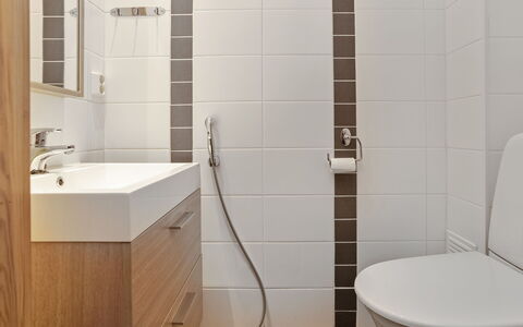 Vuosselin Kataja 5: Baño, Diseño De Interiores, Piso, Arreglo De Tubería, Baño, Suelo, Pared, Asiento Del Baño, Lavabo Del Baño, Lavabo