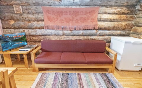 Kuontijärvi a: Mueble, Piso, Madera, Suelo, Diseño De Interiores, Marrón, Suelos De Madera, Habitación, Sofá, Sala