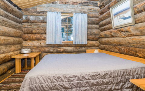 Kuontijärvi a: Madera, Habitación, Suelo, Piso, Cama, Techo, Lecho, Sábana, Madera Dura, Cuarto De Troncos