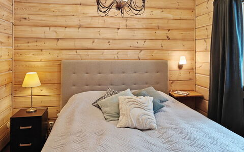 Ihtingin Koskikara: Mueble, Diseño De Interiores, Madera, Habitación, Cama, Piso, Suelo, Encendiendo, Linos, Sábana
