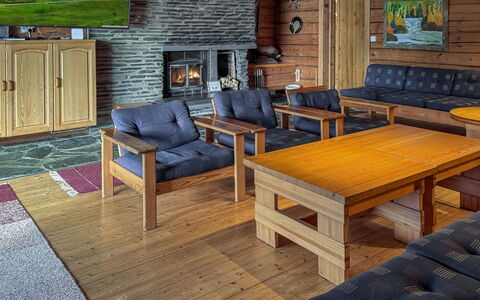 Sompsanniemi: Mueble, Piso, Diseño De Interiores, Sofá, Suelo, Madera, Sala, Mesa, Suelos De Madera, Silla