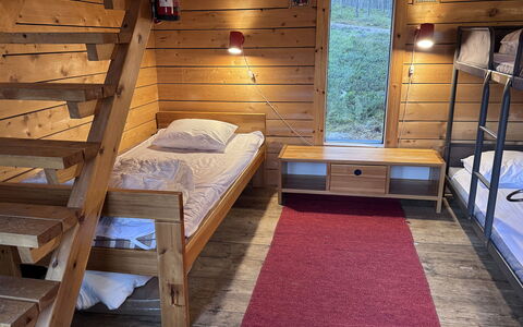 Sompsanniemi: Litera, Madera, Habitación, Mueble, Cama, Piso, Diseño De Interiores, Suelo, Marco De La Cama, Lecho