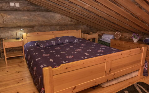 Salmikangas H2: Mueble, Habitación, Madera, Cama, Piso, Suelo, Sábana, Diseño De Interiores, Habitación, Lecho