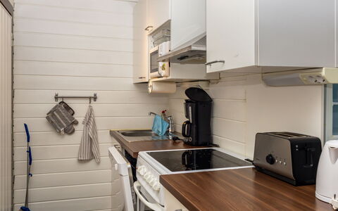 Lomapohjas 2: Aparato De Cocina, Cocina, Madera, Electrodoméstico, Mostrador, Diseño De Interiores, Piso, Electrodoméstico, Suelo, Mueble