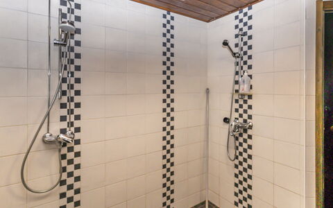 Lomapohjas 2: Baño, Piso, Arreglo De Tubería, Suelo, Alcachofa De La Ducha, Ducha, Plomería, Diseño De Interiores, Loseta, Material Compuesto