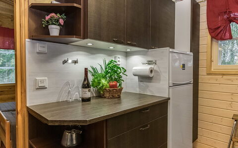 Kytöranta: Mueble, Diseño De Interiores, Piso, Suelo, Mesa, Techo, Cocina Y Comedor Mesa, Encendiendo, Silla, Casa