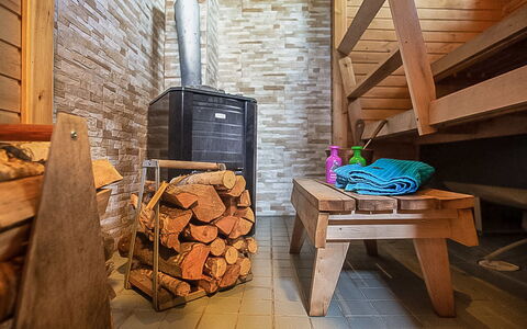 Kytöranta: Mueble, Diseño De Interiores, Piso, Suelo, Mesa, Techo, Cocina Y Comedor Mesa, Encendiendo, Silla, Casa
