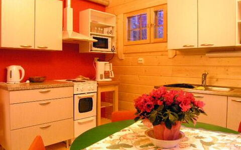 Uisku: Mueble, Casa, Puerta, Silla, Mueble Para Exteriores, Cocina Y Comedor Mesa, Mesa Al Aire Libre, Sombra, Yarda, Pintar