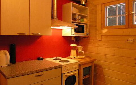 Uisku: Mueble, Casa, Puerta, Silla, Mueble Para Exteriores, Cocina Y Comedor Mesa, Mesa Al Aire Libre, Sombra, Yarda, Pintar