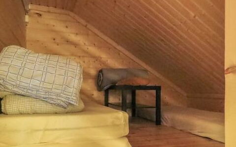 Uisku: Mueble, Casa, Puerta, Silla, Mueble Para Exteriores, Cocina Y Comedor Mesa, Mesa Al Aire Libre, Sombra, Yarda, Pintar