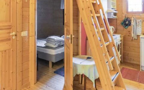Uisku: Mueble, Casa, Puerta, Silla, Mueble Para Exteriores, Cocina Y Comedor Mesa, Mesa Al Aire Libre, Sombra, Yarda, Pintar