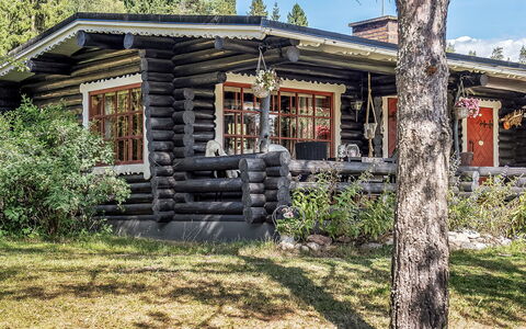 Hilupilttuu: Cabaña, Casa, Casa, Edificios Del Jardín, Vía Muerta, Cuarto De Troncos, Casa De Campo, Inmuebles, Cobertizo, Yarda