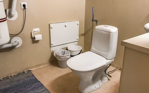 Kallioniemi: Asiento Del Baño, Baño, Arreglo De Tubería, Baño, Suelo, Piso, Plomería, Bidé, Loseta