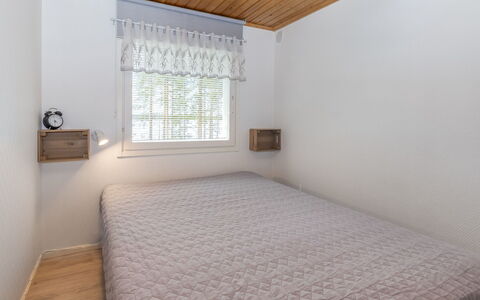 Järvelä: Pared, Habitación, Madera, Cama, Diseño De Interiores, Lecho, Sábana, Linos, Suelo, Techo