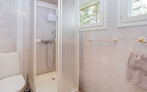 Järvelä: Madera, Piso, Suelo, Diseño De Interiores, Arreglo De Tubería, Techo, Baño, Habitación, Plomería, Puerta