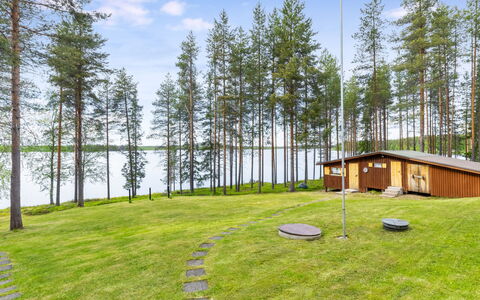 Järvelä: Hierba, El Terreno Del Lote, Cabaña, Césped, Jardín, Prado, Paisajismo, Edificios Del Jardín, Yarda, Cuarto De Troncos