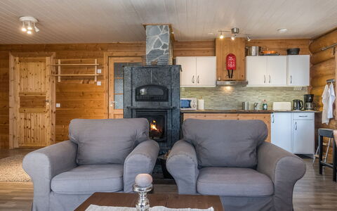 Aurora Cabin: Mueble, Madera, Diseño De Interiores, Sala, Casa, Habitación, Piso, Mesa, Sofá, Suelo