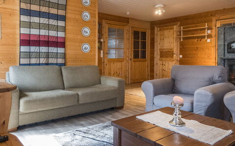 Aurora Cabin: Mueble, Diseño De Interiores, Piso, Sofá, Madera, Suelo, Habitación, Techo, Sala, Mesa