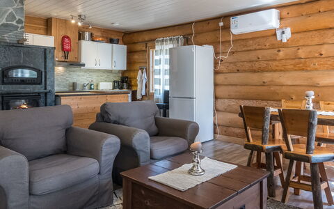 Aurora Cabin: Mueble, Madera, Piso, Diseño De Interiores, Sofá, Sala, Suelo, Casa, Habitación, Techo