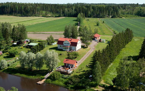 Mustijoenranta: Árbol, Banco, Casa, Cabaña, Lago, Estanque, Bosque, Cuarto De Troncos