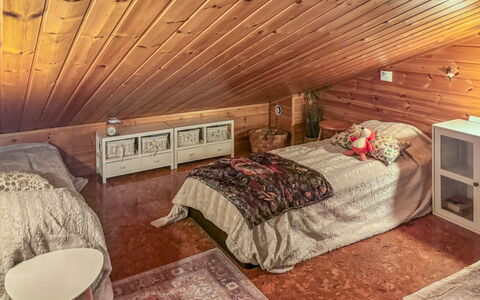 Lupposyöte B1: Mueble, Cama, Diseño De Interiores, Habitación, Suelo, Piso, Madera, Techo, Sábana, Habitación