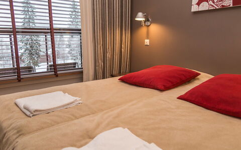 Tahko Spa Junior Suite Orange A6: Madera, Cabaña, Manchas De Madera, Madera Dura, Cuarto De Troncos, Tablón, Techo, Material Natural, Maderas, Edificios Del Jardín