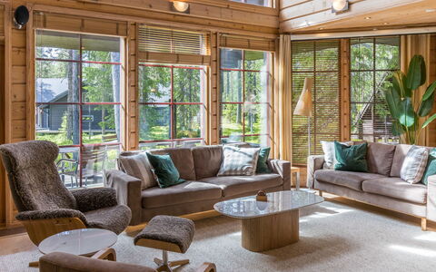 Villa Lumo (Ent. Ylläskyrö): Mueble, Diseño De Interiores, Madera, Piso, Sofá, Suelo, Sala, Techo, Suelos De Madera, Casa