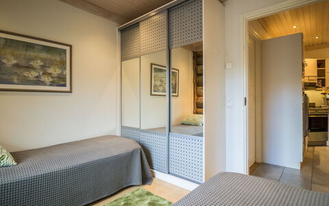 Kopara B 8: Cama, Diseño De Interiores, Habitación, Piso, Suelo, Mueble, Madera, Techo, Sábana, Habitación