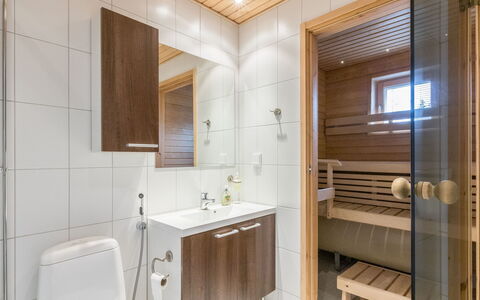 Yllästar 3 As 508: Piso, Suelo, Diseño De Interiores, Madera, Techo, Arreglo De Tubería, Mueble De Baño, Habitación, Plomería, Suelos De Madera